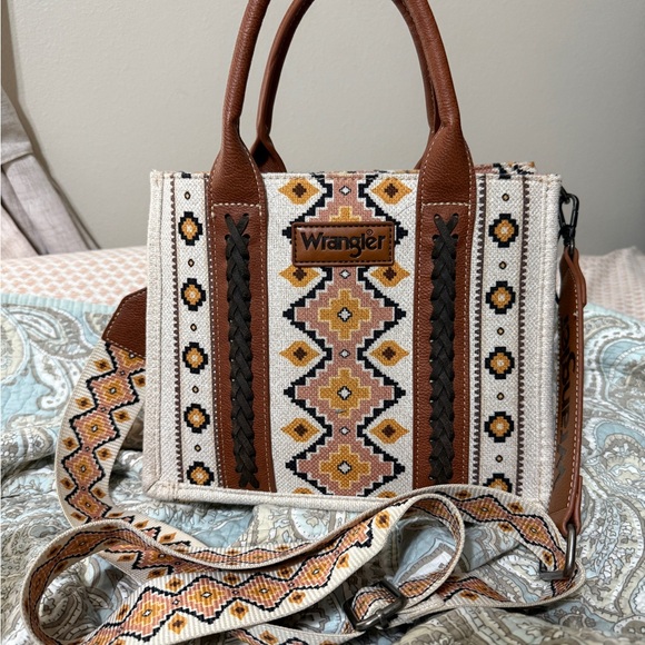 Wrangler Tan and Cream Geometric Crossbody Bag - Picture 1 of 1